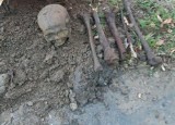 Znaleziono ludzkie szczątki na Krakowskiej. Koniec remontu torowiska opóźniony