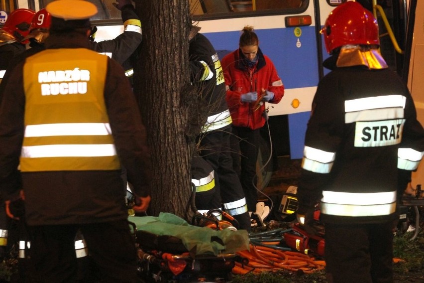 Wypadek na Powstańców Śląskich. Pieszy wpadł pod tramwaj