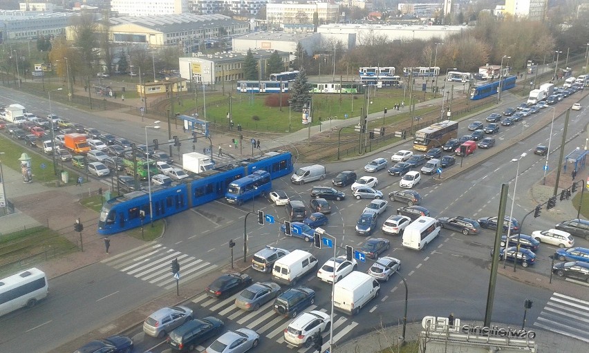 Chaos na skrzyżowaniu w Łagiewnikach.