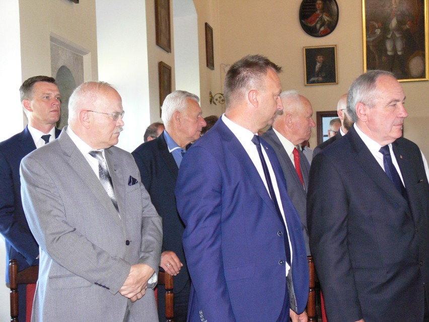 Uroczysta sesja Rady Powiatu Sandomierskiego upamiętniająca 20-lecie powstania samorządu powiatowego w Zamku Królewskim w Sandomierzu