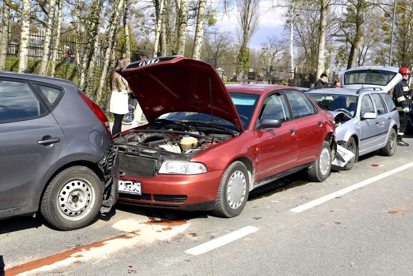 Tarnobrzeg. Pięć osób rannych w wypadku na Wisłostradzie