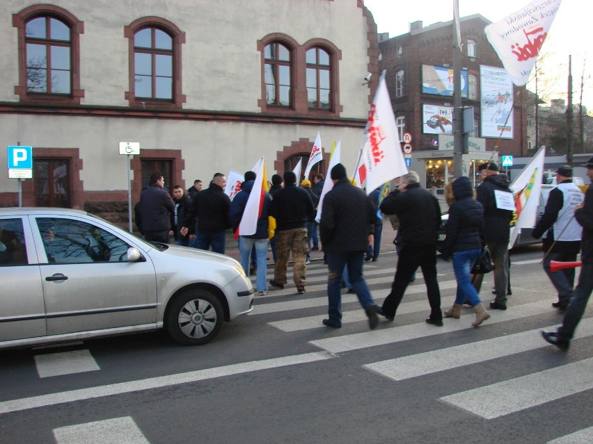 Strajk na Śląsku: Protest górników w Mysłowicach. Blokowali ulice. Jutro powtórka [ZDJĘCIA]