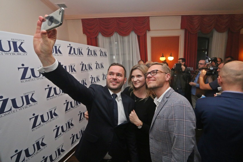 Krzysztof Żuk wygrywa wybory na prezydenta Lublina po raz trzeci. Euforia podczas wieczoru wyborczego (ZDJĘCIA)