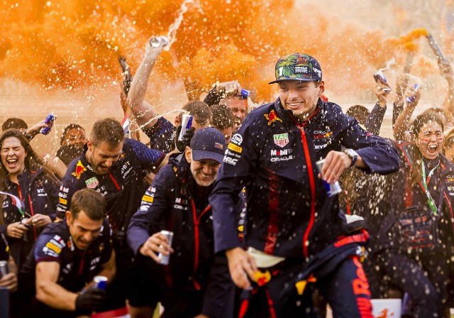 Team Red Bulla na czele z Maxem Verstappenem ma co świętować