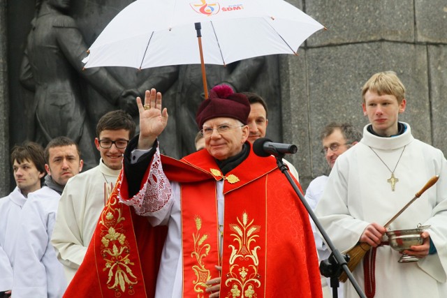 Marsz dla Jezusa na ulicy Piotrkowskiej. Łódzki abp Marek Jędraszewski