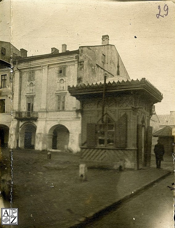 1925 rok. Kiosk na Rynku Wielkim w Zamościu