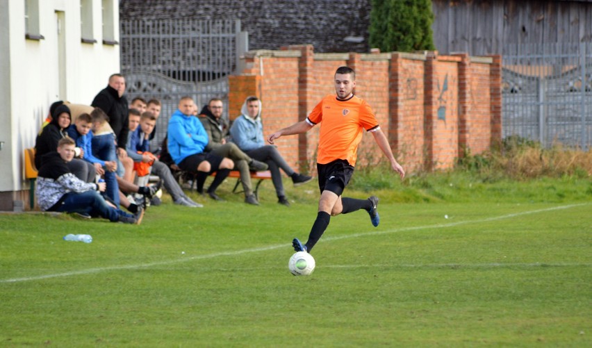 KP Zarzecze - KS Jarocin (białe stroje) 1:1.