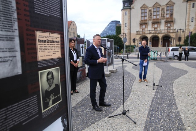 Wystawa  „Poznański Czerwiec 1956. Oblicza buntu i jego pamięć” jest już dostępna dla zwiedzających na Placu Adama Mickiewicza.