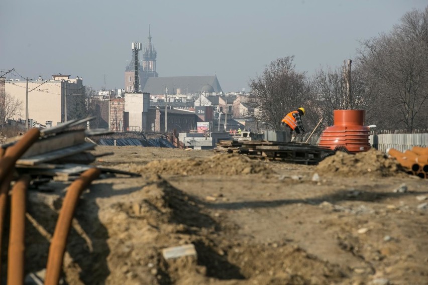 Kraków. Od połowy roku pociągi pojadą nową estakadą przecinającą centrum [ZDJĘCIA, WIZUALIZACJE]