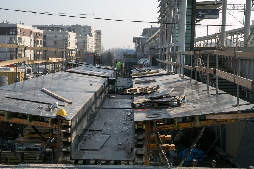 Kraków. Od połowy roku pociągi pojadą nową estakadą przecinającą centrum [ZDJĘCIA, WIZUALIZACJE]