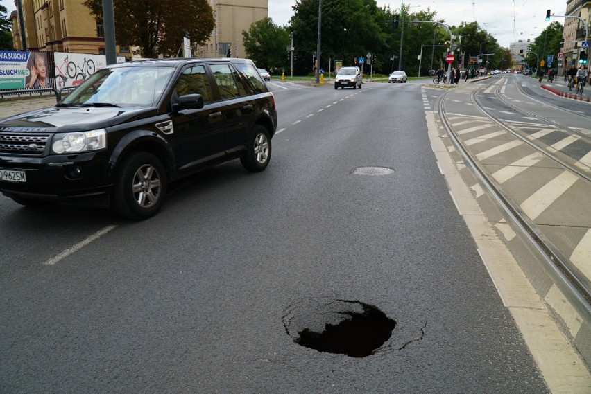 Zapadła się jezdnia na skrzyżowaniu Grunwaldzkiej i...