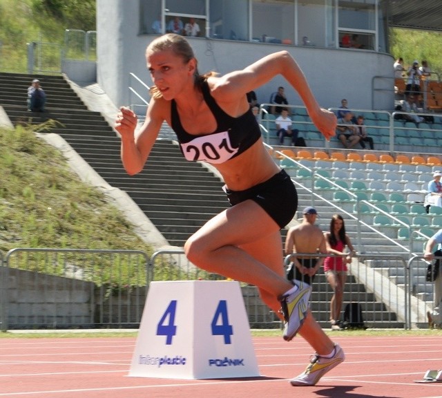 Angelika Cichocka ostatnio poza konkursem biegała w trakcie mistrzostw Polski juniorów, jakie odbyły się na stadionie 650-lecia w Słupsku.