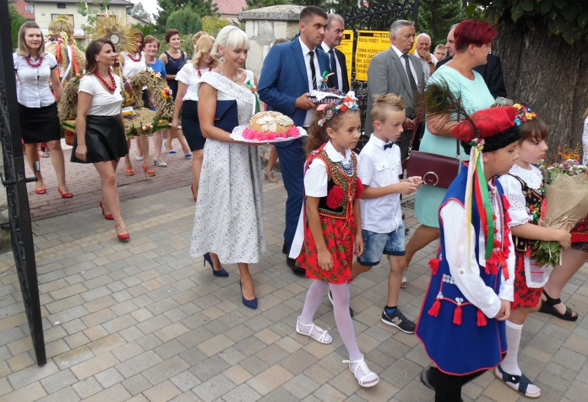 Podziękowali za plony. Udane Dożynki Gminne 2018 w Skalbmierzu [ZDJĘCIA]