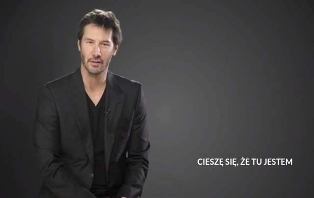 "Cieszę się, że tu jestem" - mówi w reklamie Keanu Reeves.