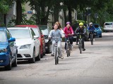 Uczniowie zdawali egzamin na kartę rowerową na uliczkach osiedla Montwiłła-Mireckiego. Nietypowy egzamin w SP 40 w Łodzi