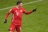 Robert Lewandowski z kolejną bramką! Napastnik Bayernu wykorzystał rzut karny z Augsburgiem [WIDEO]