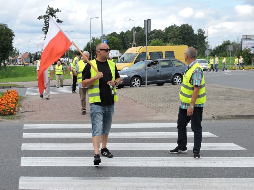 Krótki protest przewoźników w Ostrołęce przeciwko zamknięciu mostu dla tirów (ZDJĘCIA, WIDEO)