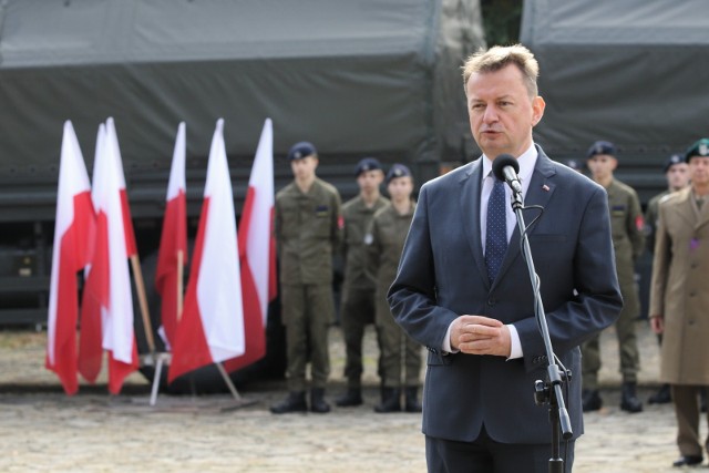 Mariusz Błaszczak złożył wizytę w mieście Brzeg. - Nasza tożsamość narodowa stanowi nasz kod genetyczny, ona stanowi o naszej przyszłości - mówił podczas swojego wystąpienia.