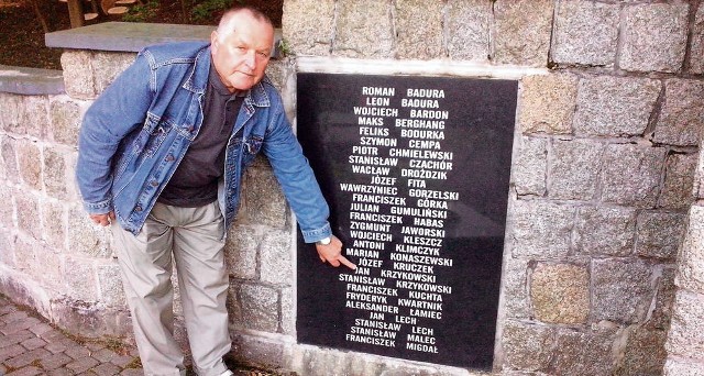 Ryszard Pamuła wskazuje, że jedyną pamiątką ofiar Uzborni jest tablica z nazwiskami zamordowanych przez Niemców