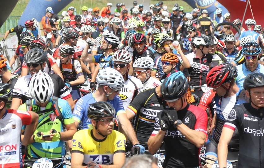 Ponad 600 osób na starcie Lotto Poland Bike Marathon! Fani kolarstwa górskiego opanowali Nowiny
