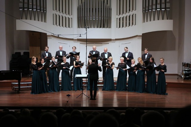 Chór Kameralny Dysonans w Poznaniu obchodzi w tym roku jubileusz 30-lecia istnienia. 23 października odbył się w stolicy Wielkopolski w Auli Nova koncert wieńczący obchody tego wydarzenia pod dyr. Magdaleny Wdowickiej-Mackiewicz. Zobacz zdjęcia --->