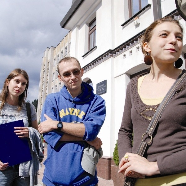 Na naszym szlaku dziedzictwa znajdzie się m.in. Synagoga Piaskower przy ul. Pięknej - mówi Katarzyna Niziołek, Łukasz Wołyniec i Sylwia Kowalczuk (od prawej), pomysłodawcy projektu