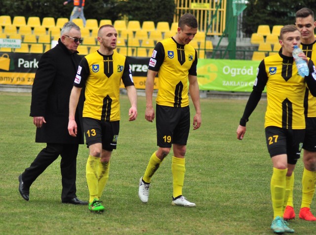Piłkarze Siarki Tarnobrzeg oraz ich trener Włodzimierza Gąsior robią w tym sezonie bardzo dobrą robotę.
