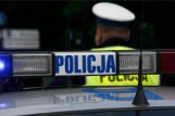 Policjanci zatrzymali dwóch pijanych kierowców. Rozbili się peugeotem na... budynku sąsiadującym z siedzibą III komisariatu w Łodzi