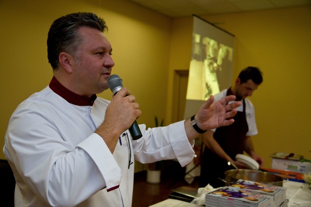 Robert Sowa serwuje w swojej restauracji w Warszawie podwędzaną słoninę z Podlasia, podawaną na cienkim chlebie z czarnuszką, cebulą  i wódką z młodych ziemniaków. Wraz z przeróżnymi wyrobami z dziczyzny są to nie tylko szlagiery smakowe, ale i narzędzia świetnego marketingu dla maszego regionu.