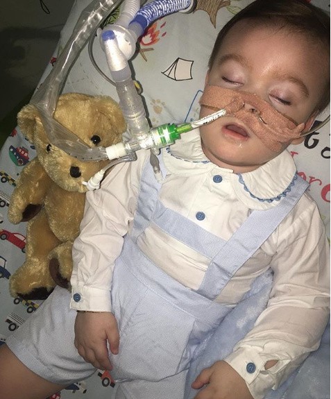 Alfie Evans cierpi na niezdiagnozowaną dotąd chorobę neurologiczną. W szpitalu przebywa od grudnia 2016.