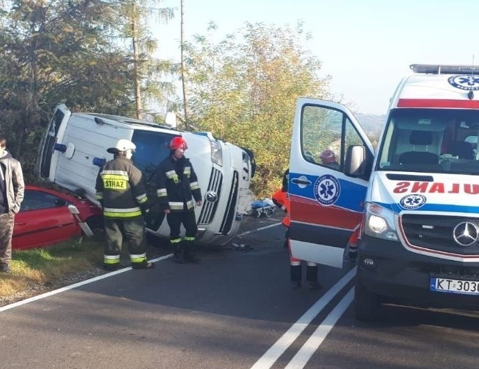 Zabłędza k. Tuchowa. Wypadek z udziałem karetki