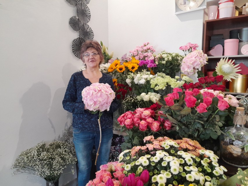 Kwiaty na Dzień Matki 2023. Zobacz, jakie kompozycje są teraz modne. Jakie kwiaty wybrać dla mamy?