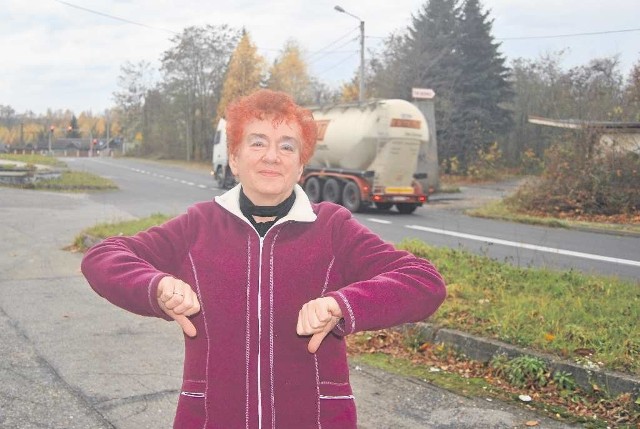 Przewodnicząca Wanda Ponisz z Sierszy zebrała ponad tysiąc podpisów mieszkańców Trzebini, którzy nie zgadzają się na budowę kompostowni w ich okolicy. Nie chcą mieszkać w smrodzie