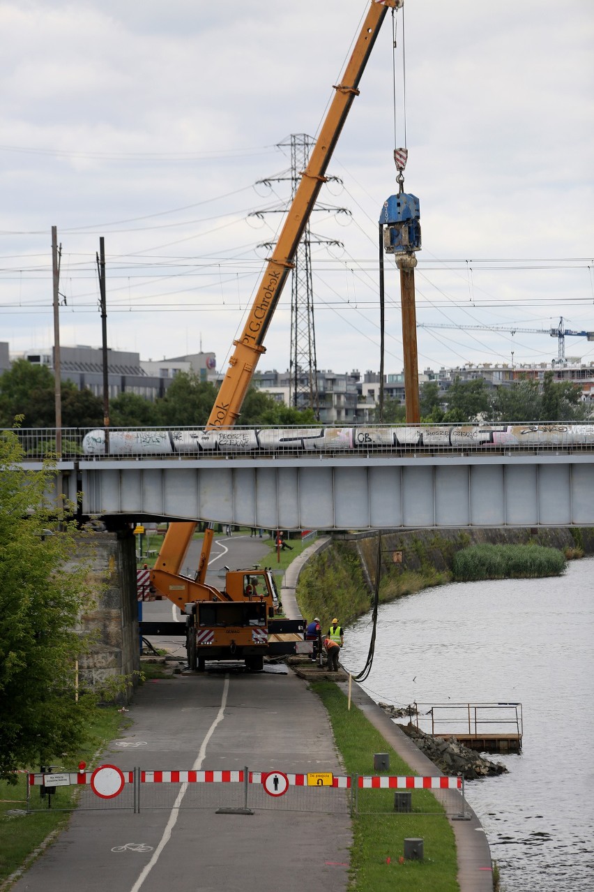 Kolejarze z PKP PLK rozpoczęli budowę dwóch nowych mostów na...