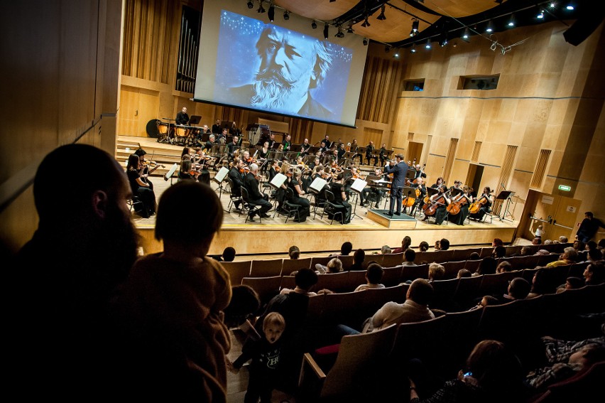 Weekend w Filharmonii Opolskiej. Monumentalne dzieło symfoniczne, koncert rodzinny i świetny koncert klubowy