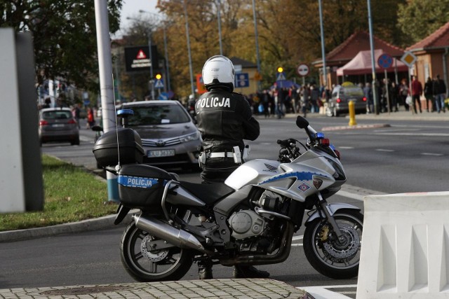 Zdjęcie ilustracyjne. Policjanci w całym kraju idą masowo na zwolnienia lekarskie. 