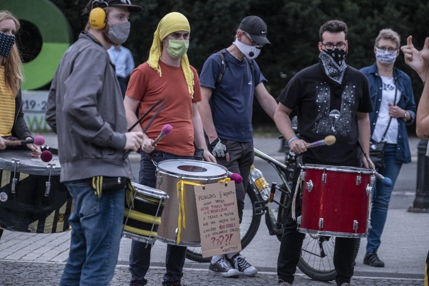 W czwartek na placu Mickiewicza w Poznaniu odbyła się...