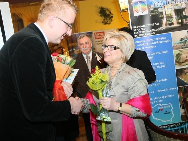 Aleksandra Łukomska-Smulska oraz Kamil Sakałus, redaktor prowadzący &#8222;Teraz Toruń&#8221;.