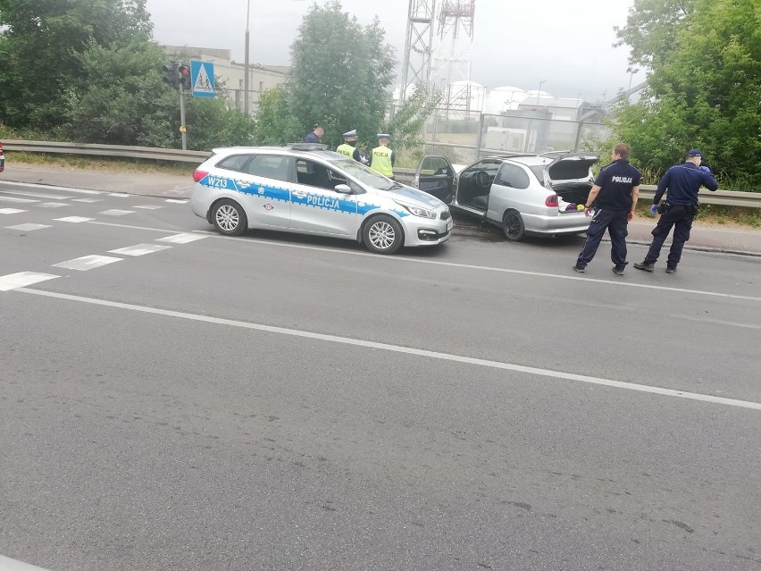 Pościg na Gdańskiej w Szczecinie. Uciekał policji, uderzył w inny samochód
