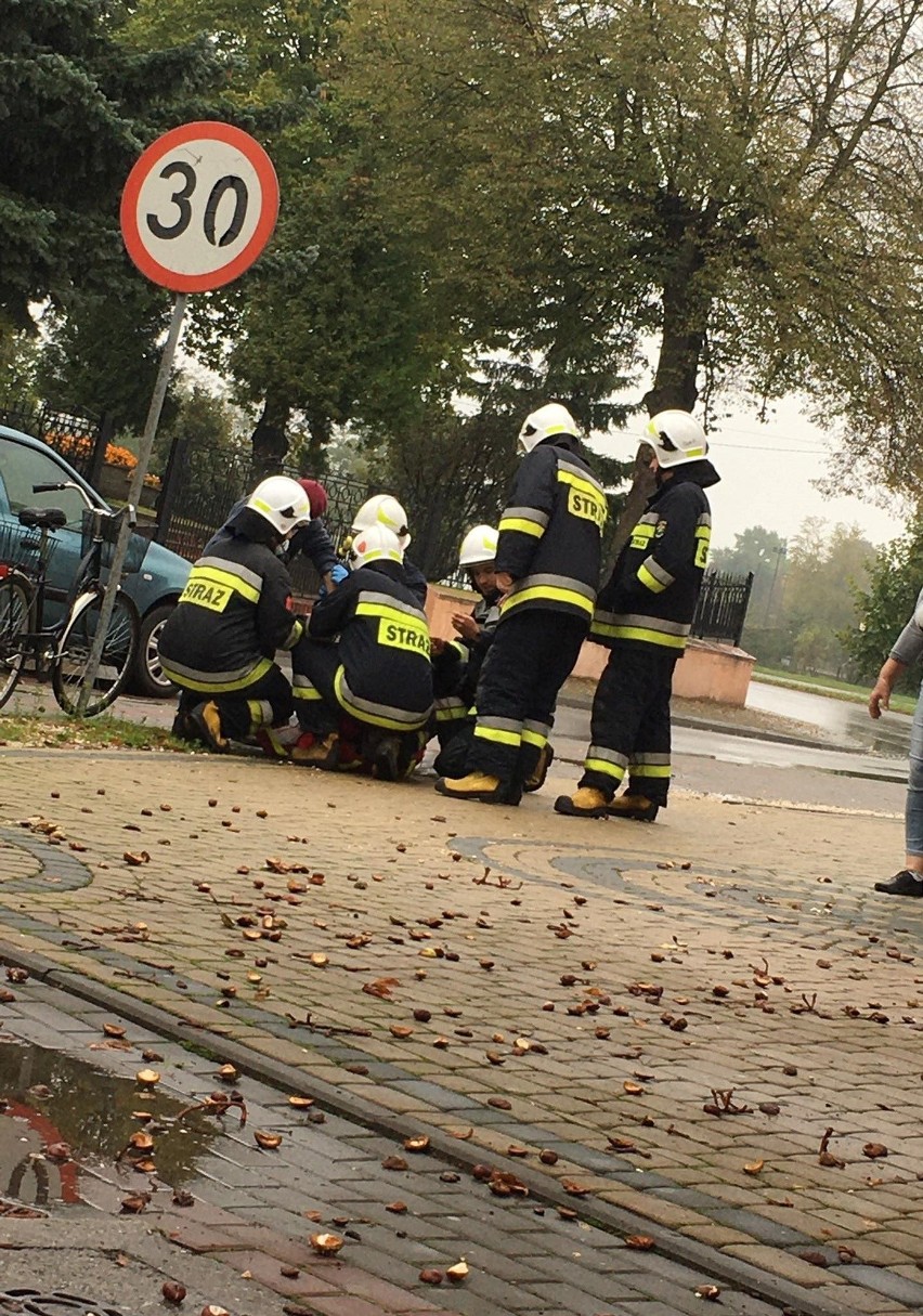 Wypadek w Grębowie. Ranny rowerzysta potrącony przez renault (ZDJĘCIA)