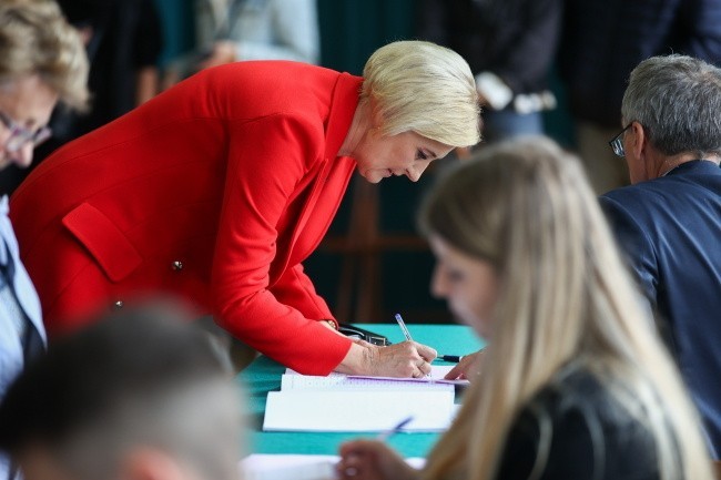 Agata Kornhauser-Duda w czasie głosowania w wyborach...