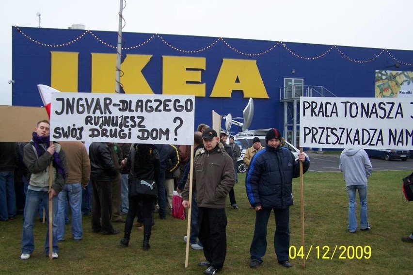 Protest przed IKEĄ