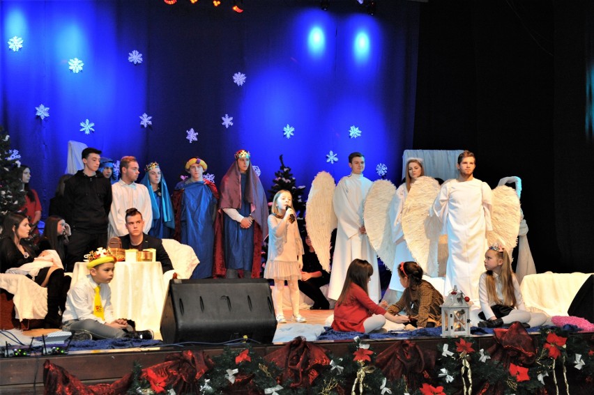 Wzruszający spektakl z przesłaniem  ,, Opowieść o Narodzeniu''  w wykonaniu Opatowskiego Teatru Muzycznego [ZDJĘCIA]