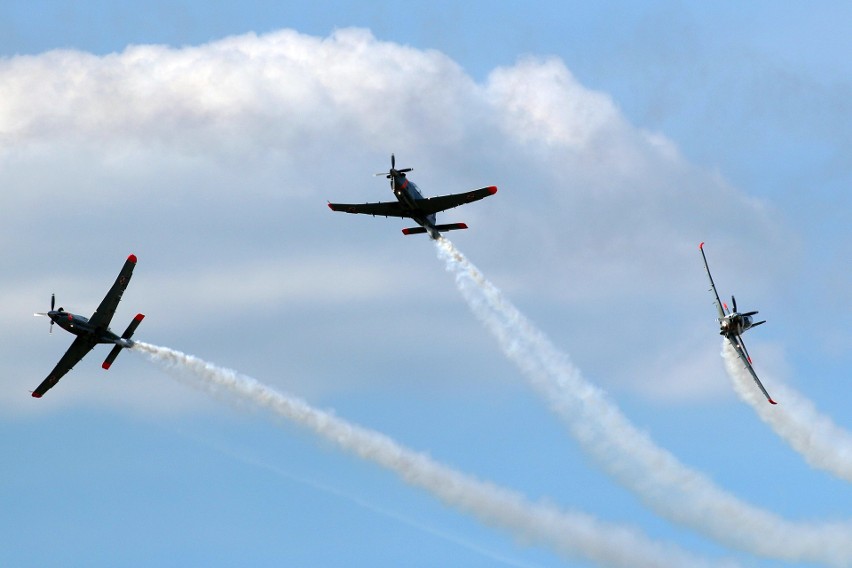 Air Festival Świdnik. Taniec Biało - Czerwonych Iskier na niebie [ZDJĘCIA, WIDEO]