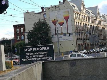 Homofobiczny billboard na kółkach. Jest zawiadomienie do prokuratury