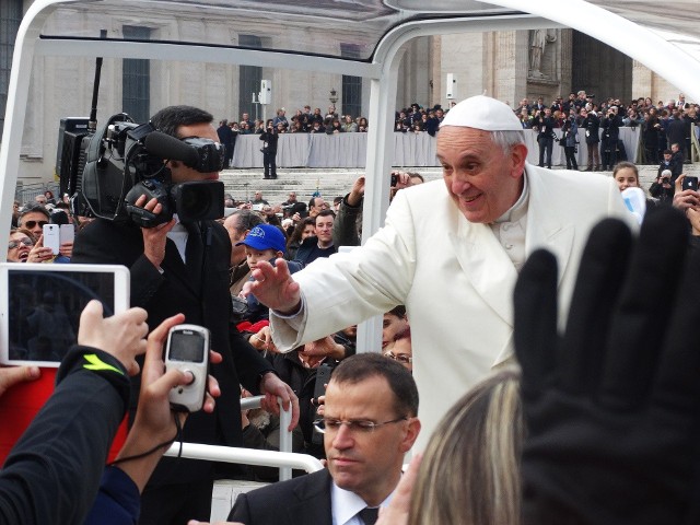 Papież Franciszek spotkał się w Watykanie z żonami ukraińskich żołnierzy.