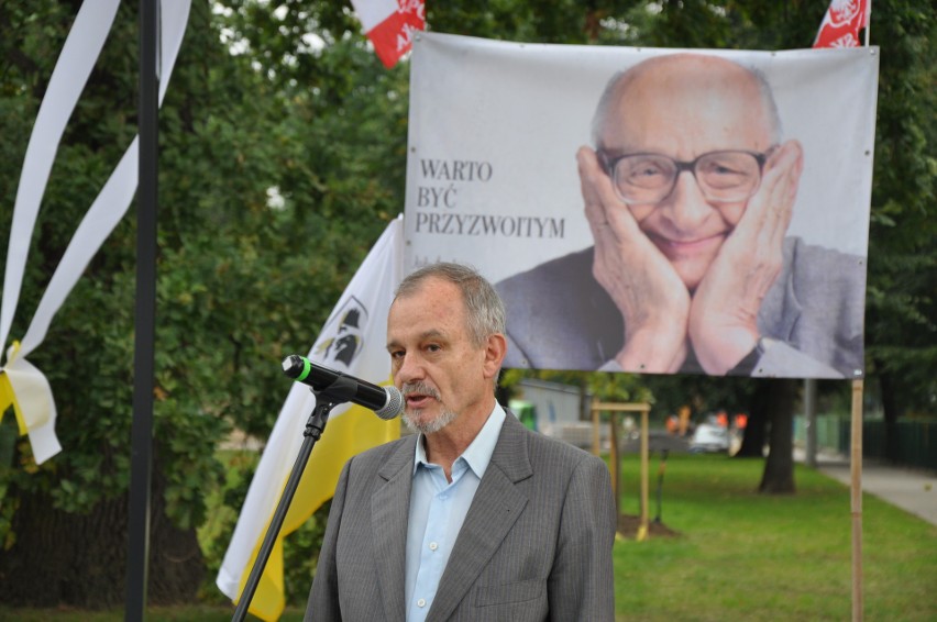 W Kędzierzynie-Koźlu uhonorowano Władysława Bartoszewskiego. Od środy jeden ze skwerów ma w patrona