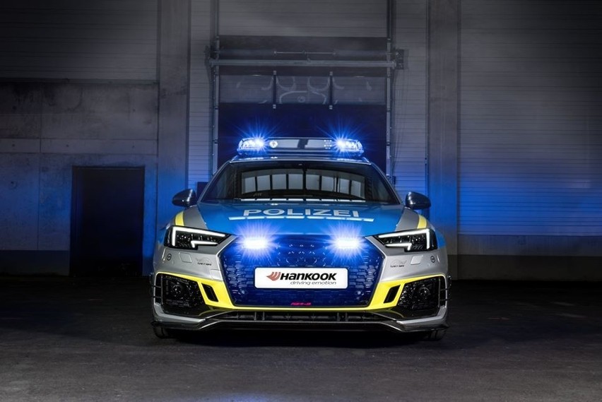 Policyjny Audi RS4 Avant by ABT jest wizualnym elementem...