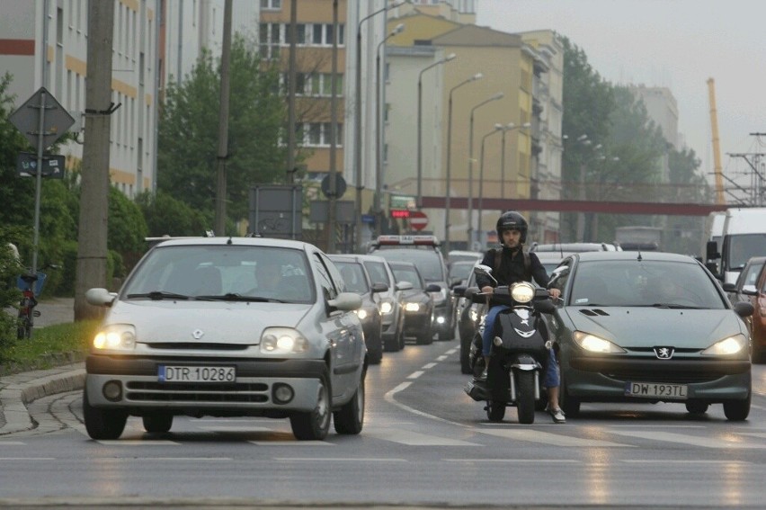 Remont Krupniczej. Korki na trasie objazdów zamkniętej ulicy (ZDJĘCIA)