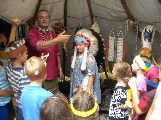 W indiańskiej wiosce dzieci miały okazję wiele dowiedzieć się o kulturze Indian.